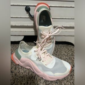 Women’s Sorel shoes size 8